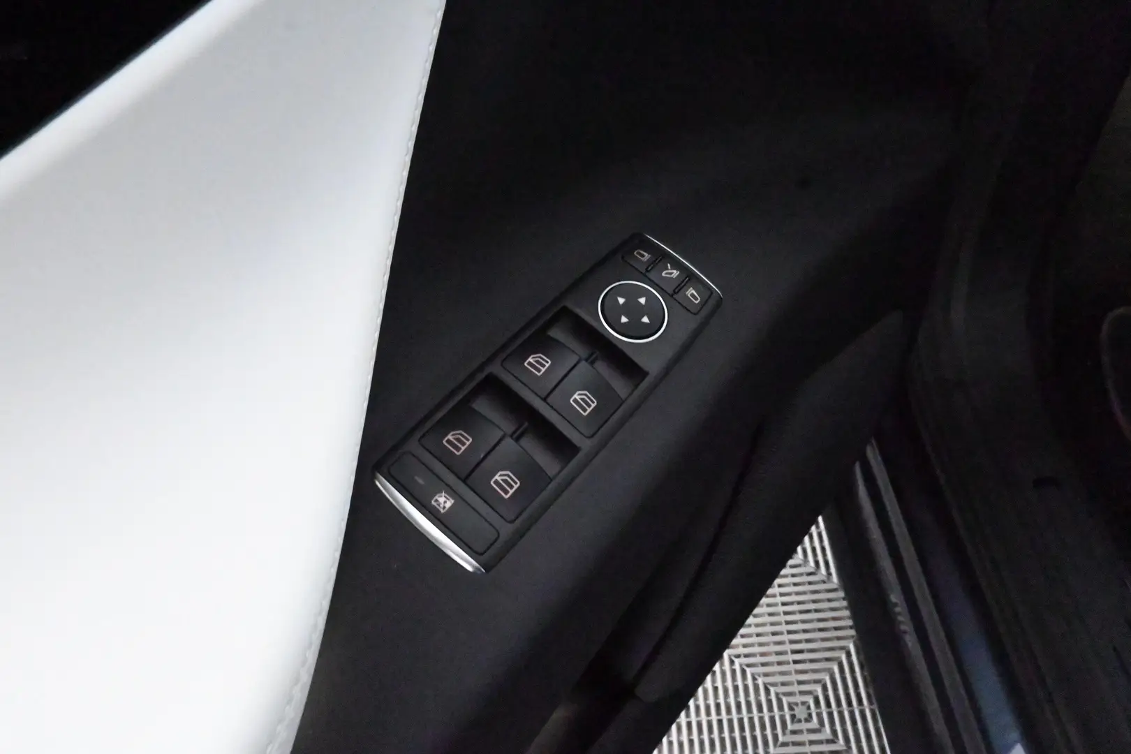 Car Image - 3x3D9vGbX5HxsffwqSjKk1