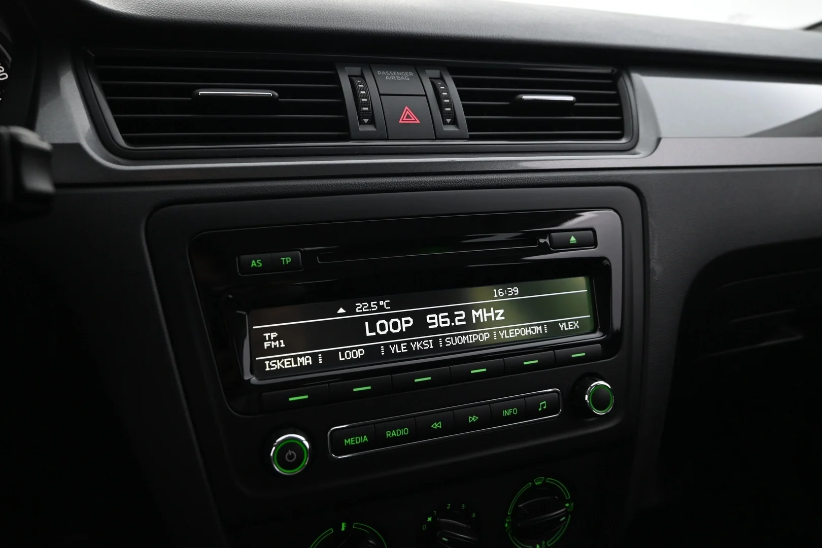 Car Image - 3ncN4e7W3SCOA7rIabWznN