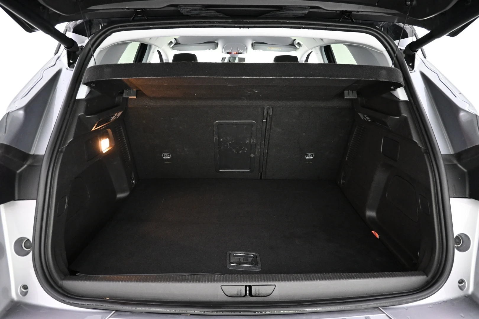 Car Image - 7fD9v5CY9l4mL6ExHWvZZN