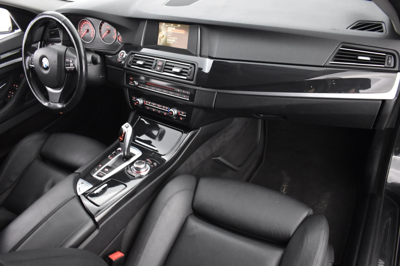 Car Image - 5uBizTbCeM5XzR7pkp2aJl