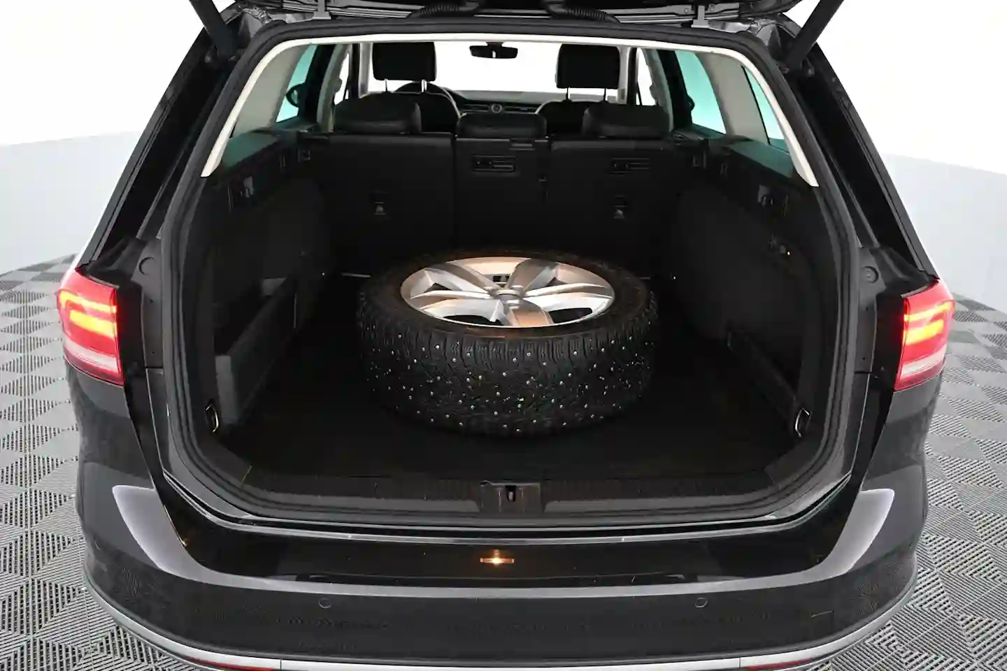 Car Image - 1FBi9mCdycl7sjD6C6FxyT