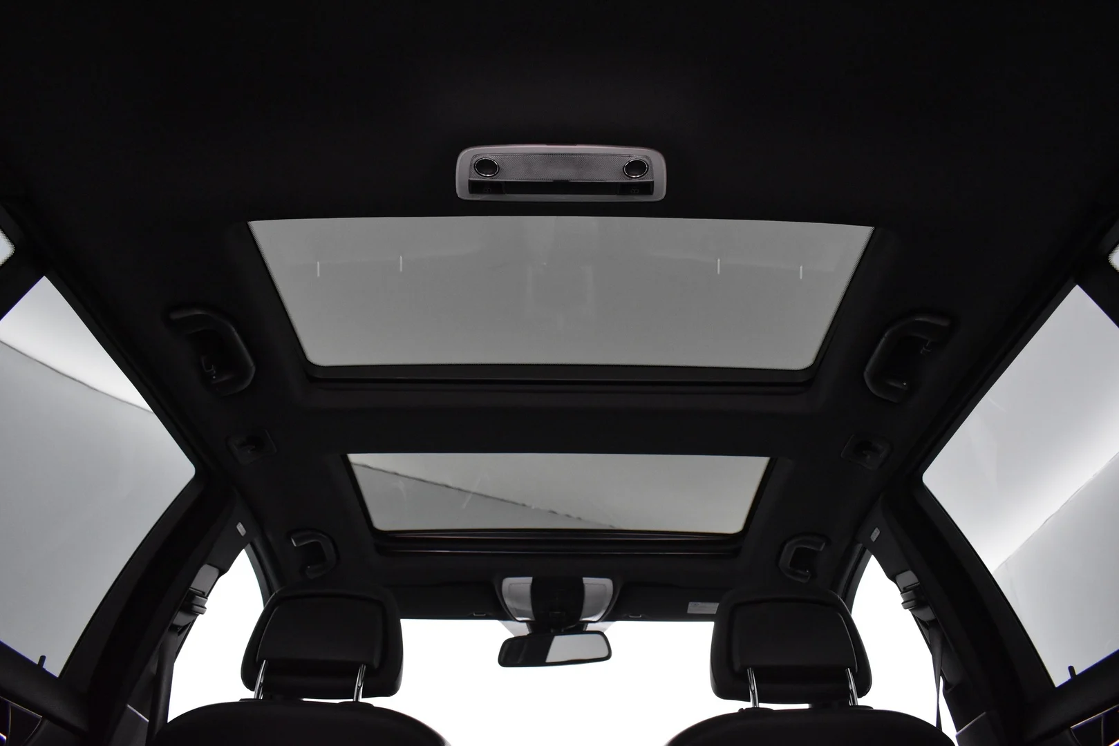 Car Image - 44ZbySEl7xmF8zj8t18bZp
