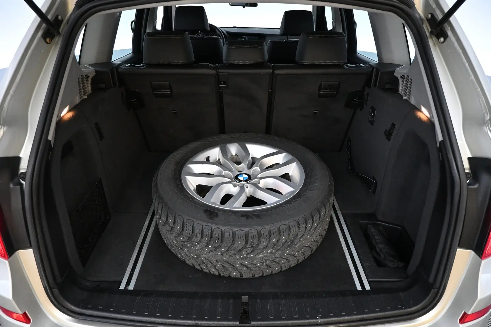 Car Image - 5wwp6gW9fC7WCYCGILXIgW