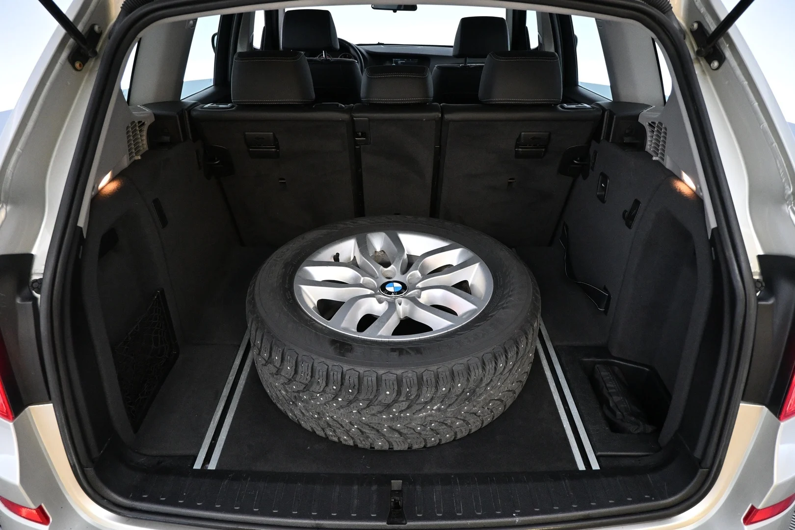 Car Image - 5wwp6gW9fC7WCYCGILXIgW