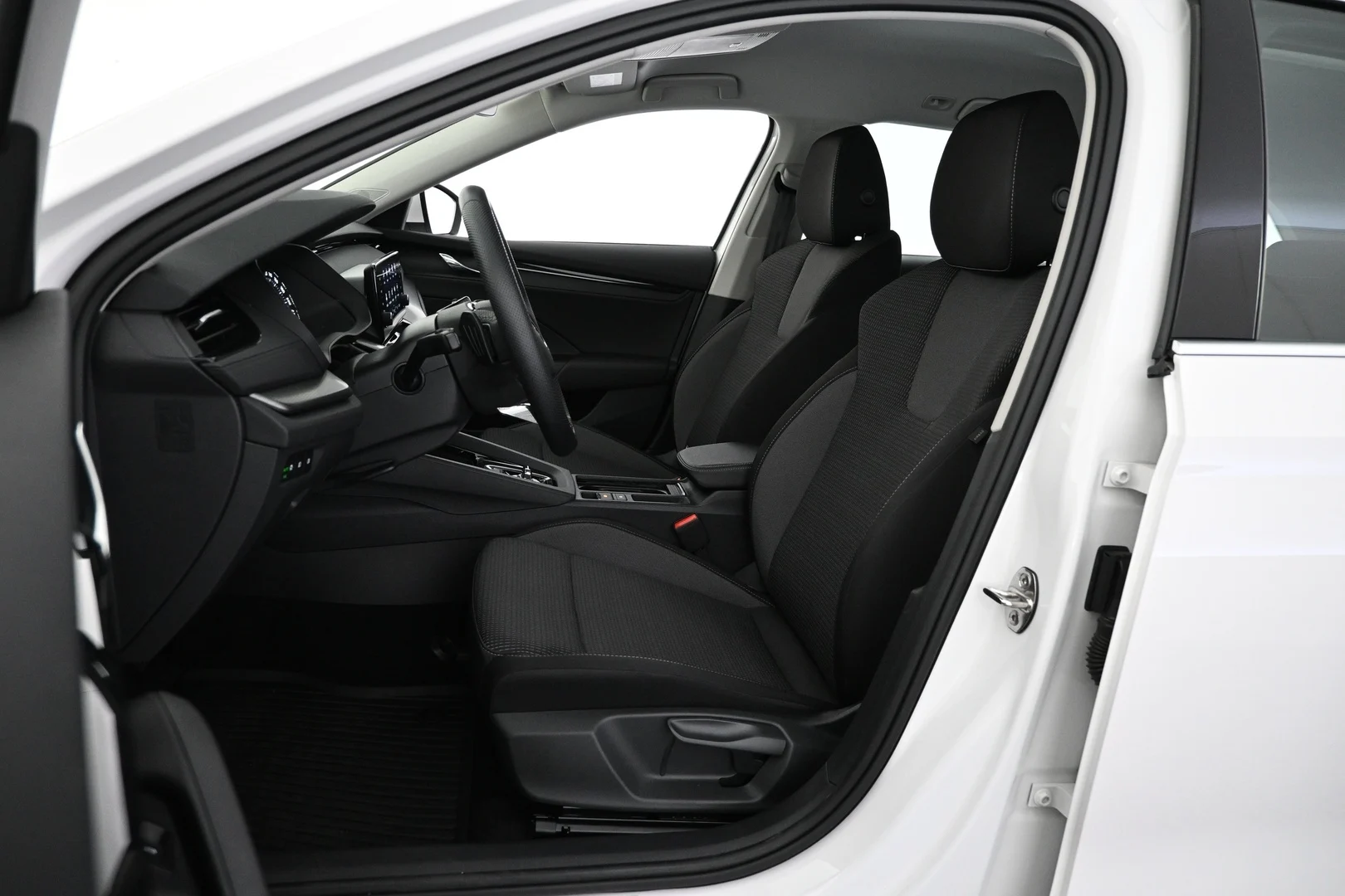 Car Image - hJu0WUsL6V9Z5ztRNths4