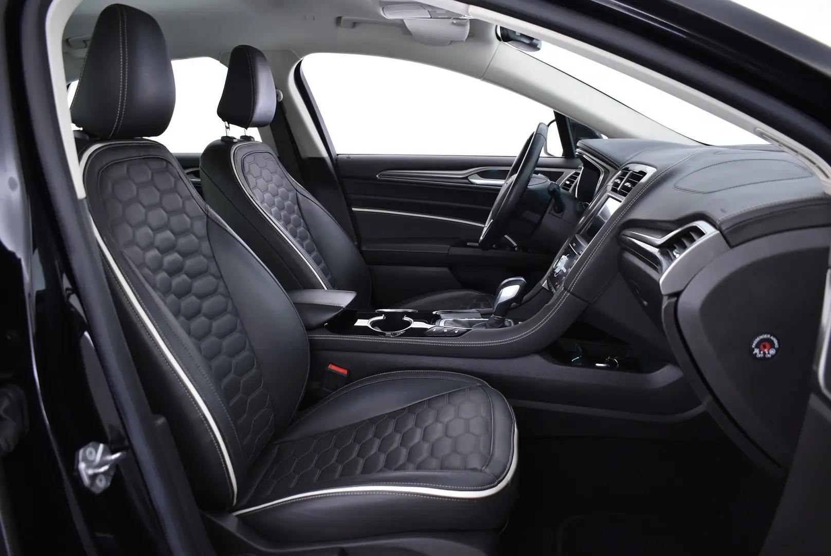 Car Image - J37JX0d9GIqPSzmJkN4bW