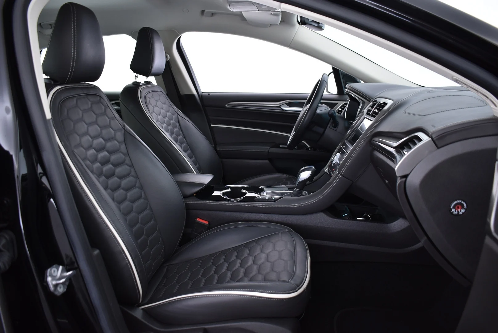 Car Image - J37JX0d9GIqPSzmJkN4bW