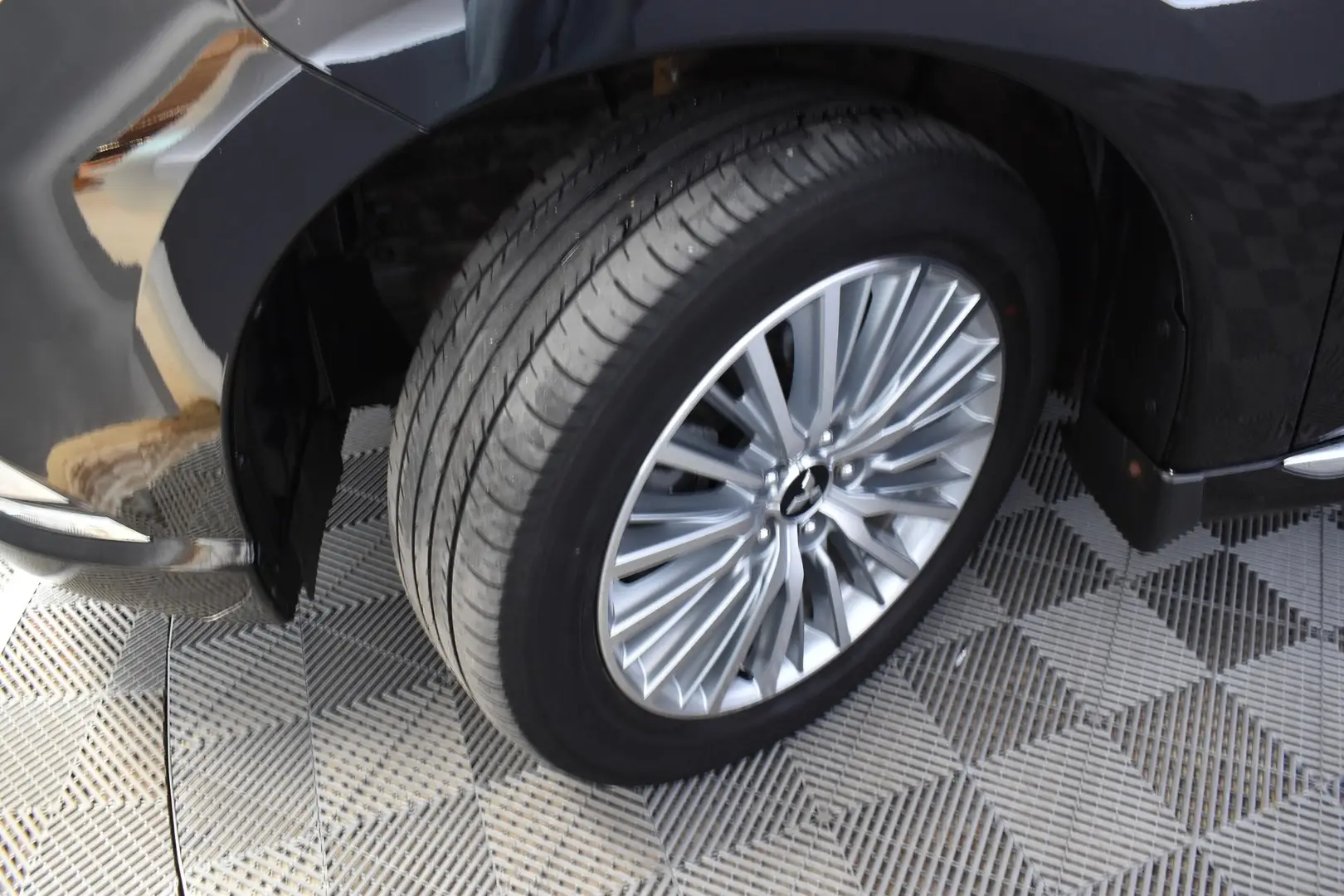 Car Image - 2b1e7xSCNIHoBlCJk9sUAz