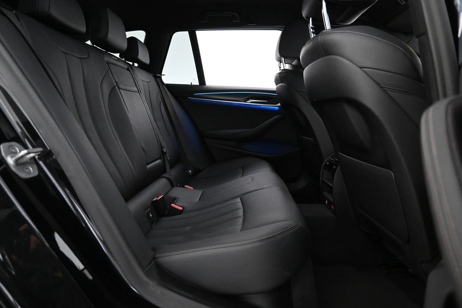 Car Image - 4D7ZVxXGTz6r8SPDL5Wg8