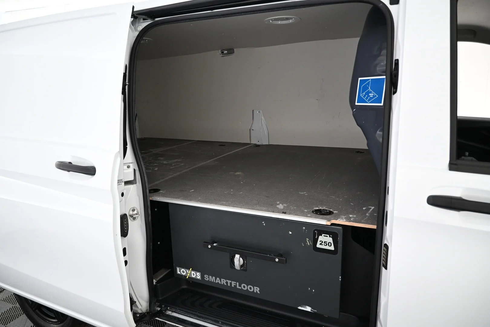 Car Image - 2XNOn2KBri4UKZchyCXeqI