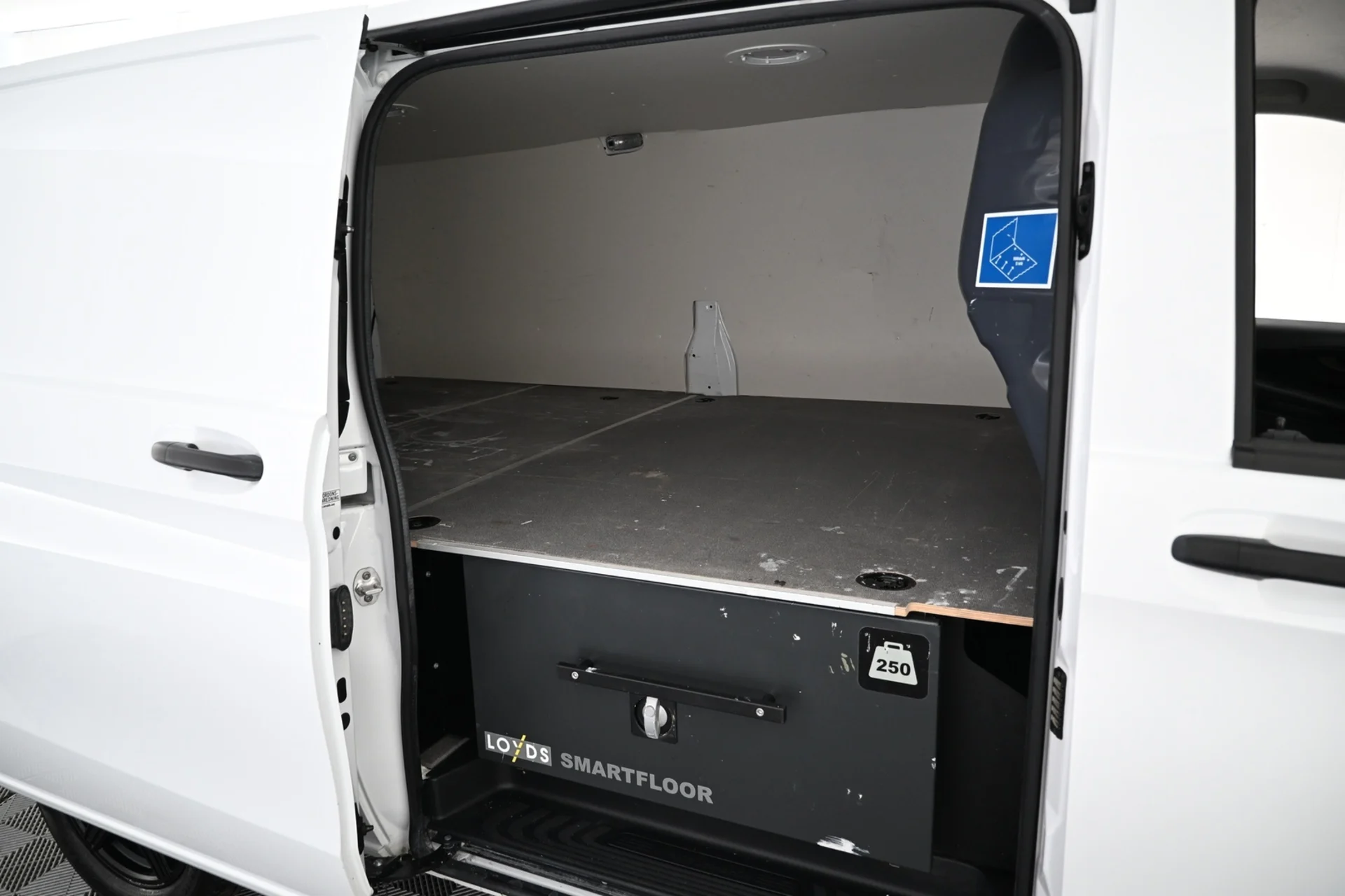 Car Image - 2XNOn2KBri4UKZchyCXeqI