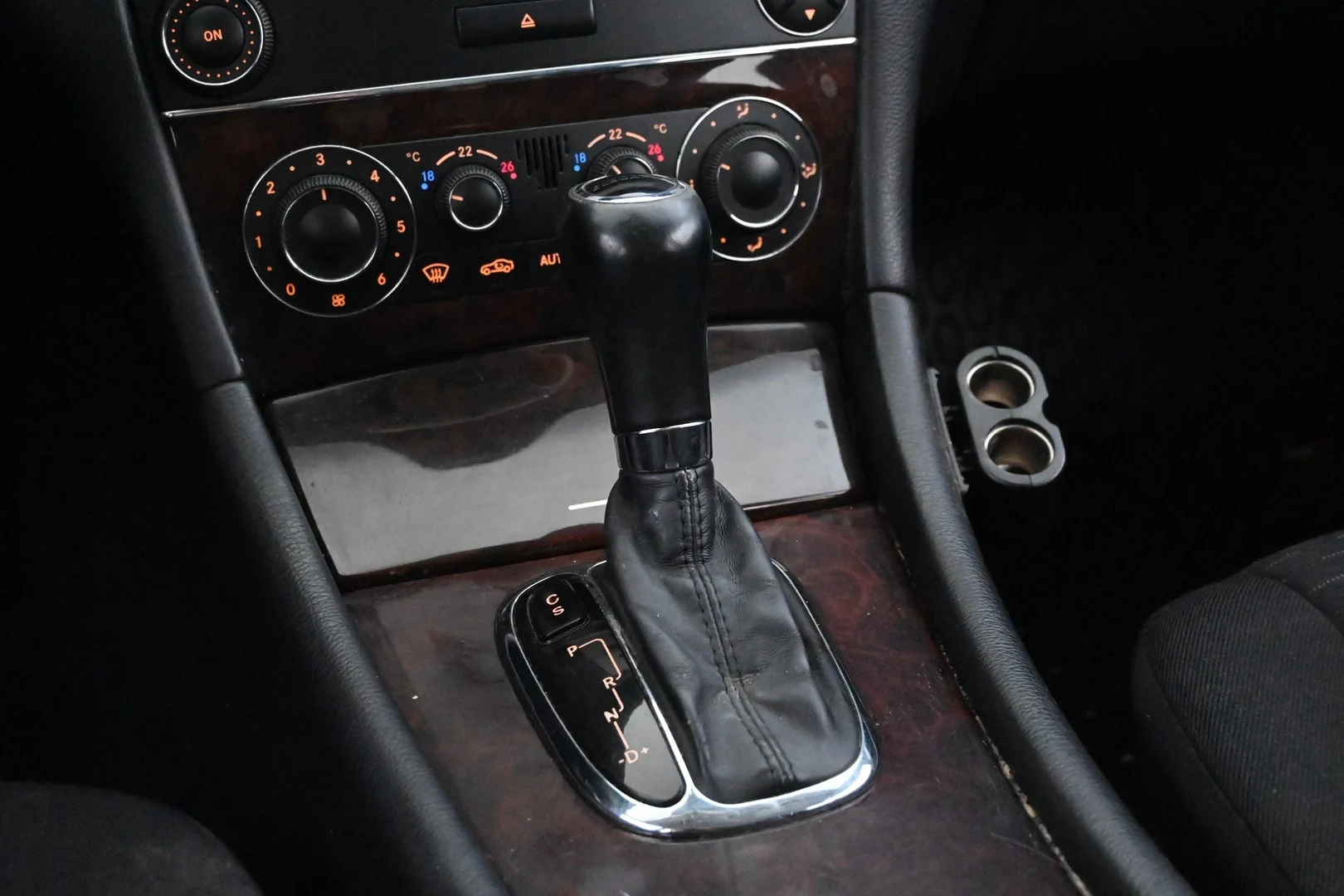 Car Image - 3iYzHrbpcDQx4v6hDazcU6