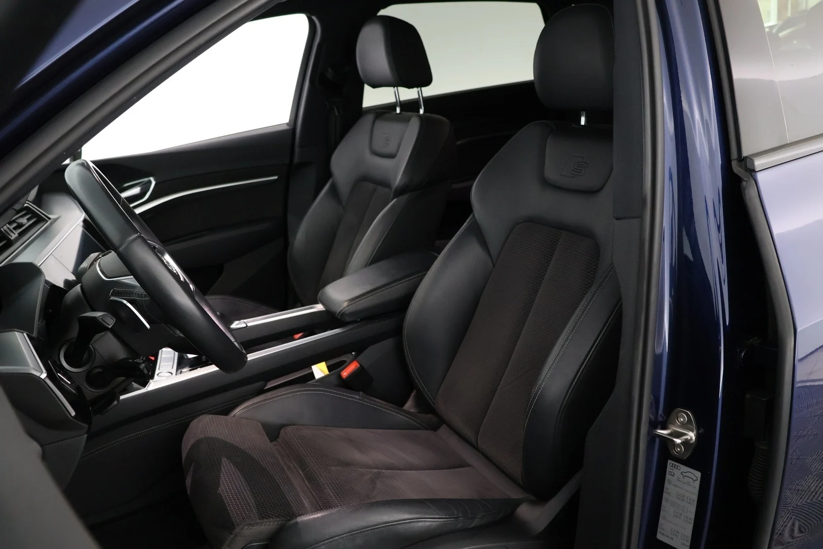 Car Image - 6ugXLCXdl5sfHLJXHmnD7C