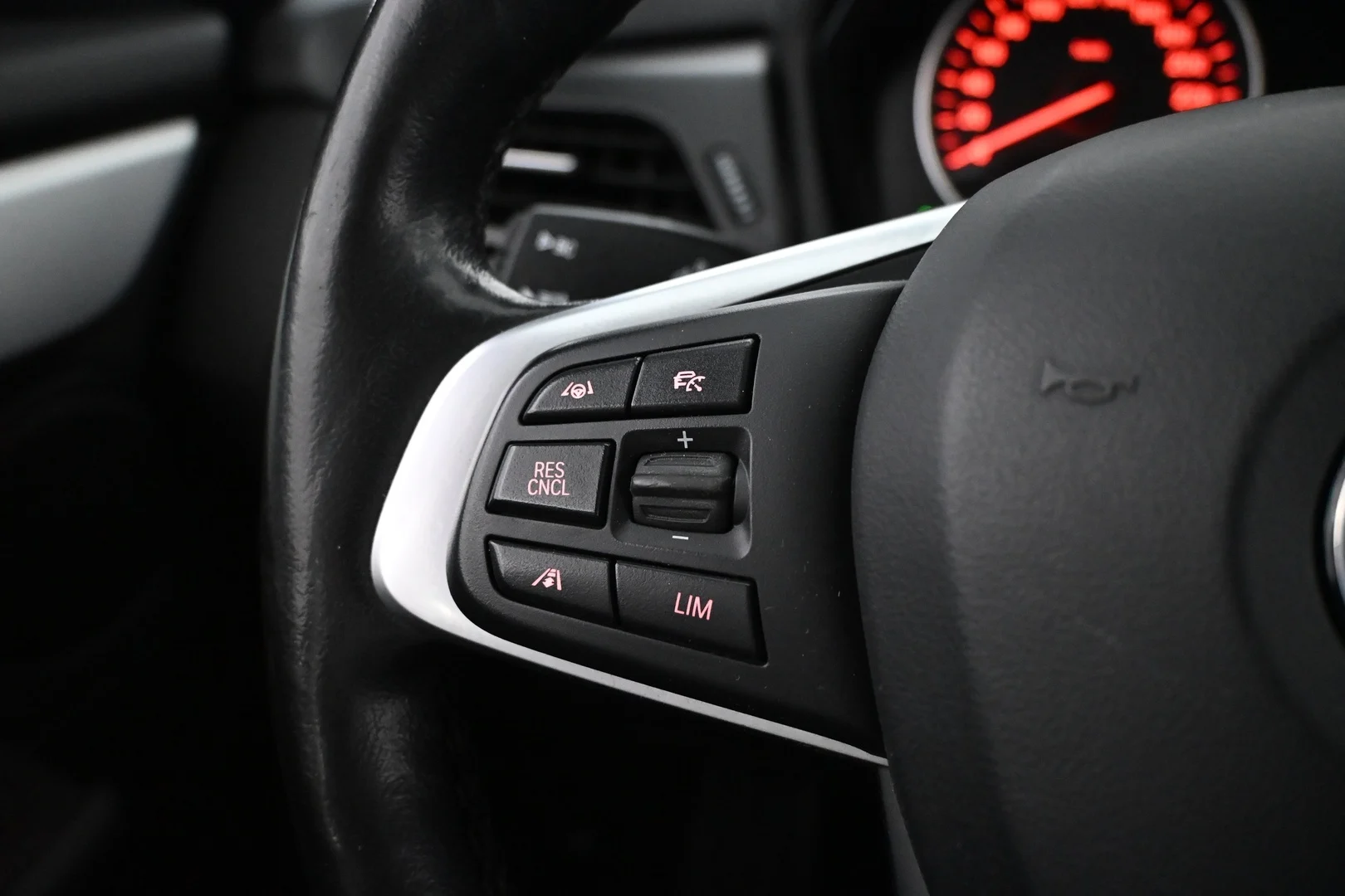 Car Image - 3rKRjIFMn0xga0aad6COtX
