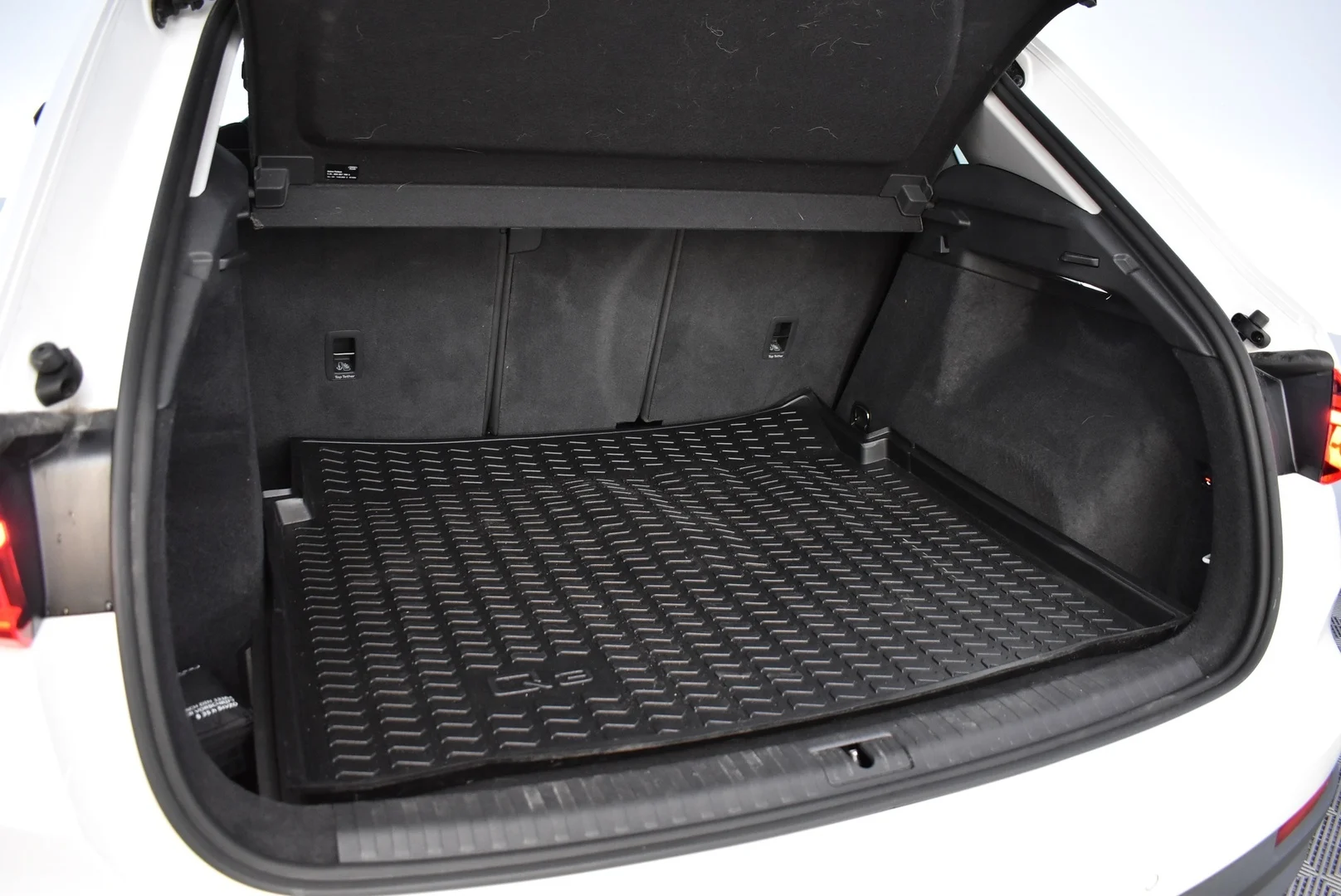 Car Image - jLUX11PJbcvHuckT2pRvM