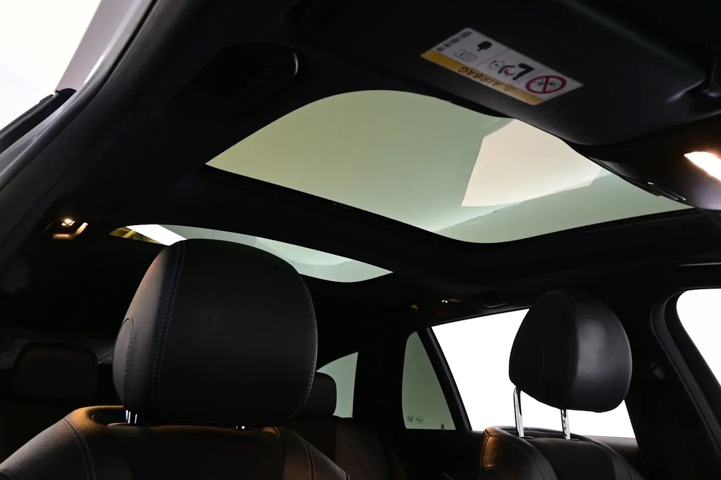 Car Image - 2F7RcurpM45RCFkMB1XRli
