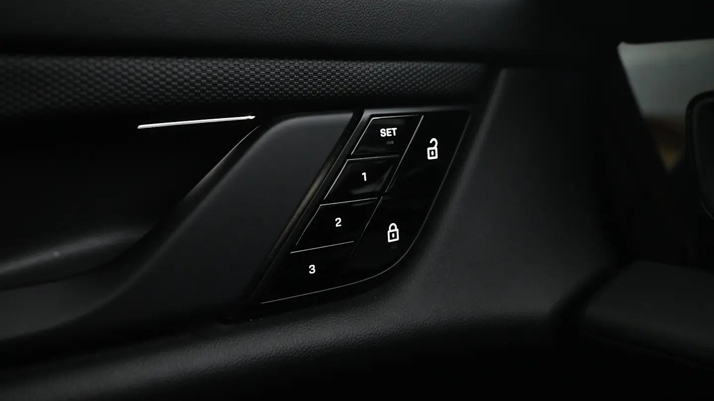 Car Image - 4UAOMMLBdlZNNDuZETAfjH
