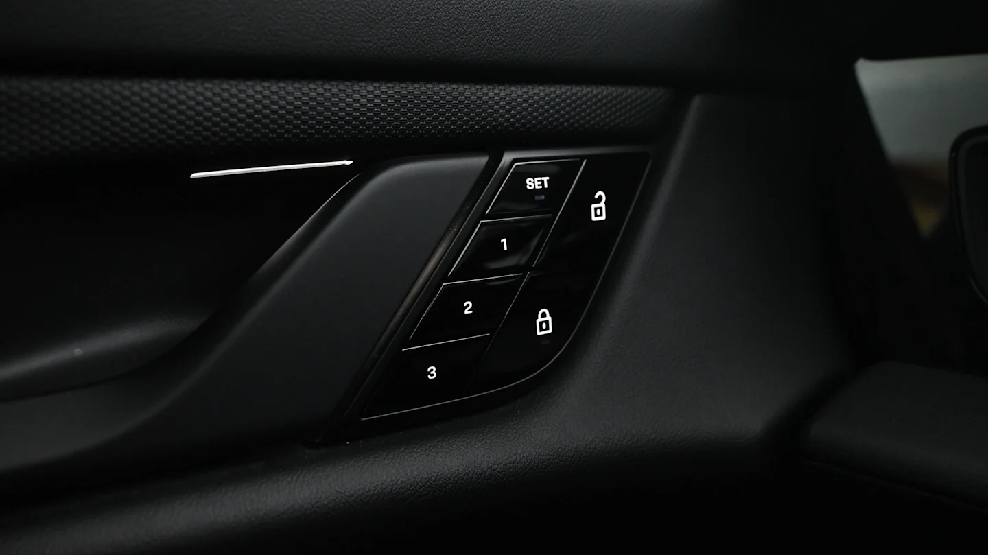 Car Image - 4UAOMMLBdlZNNDuZETAfjH