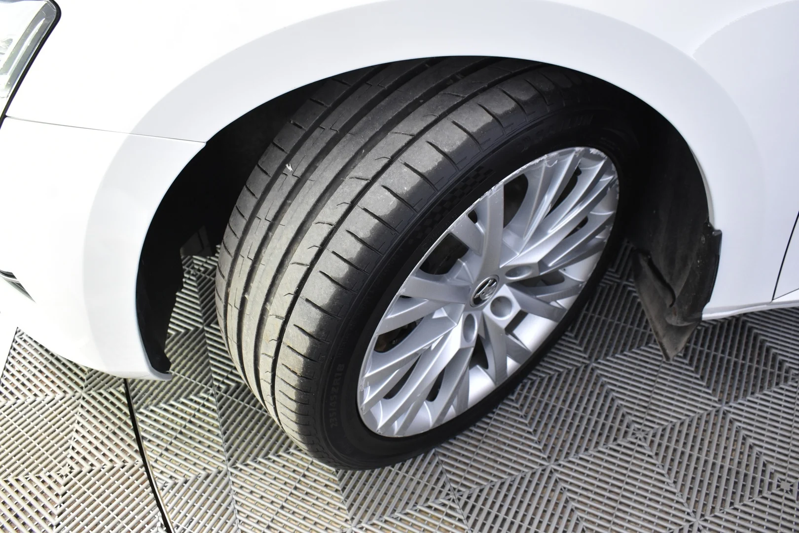Car Image - 1ppMhnNLcfkB6NYqHdQyeJ