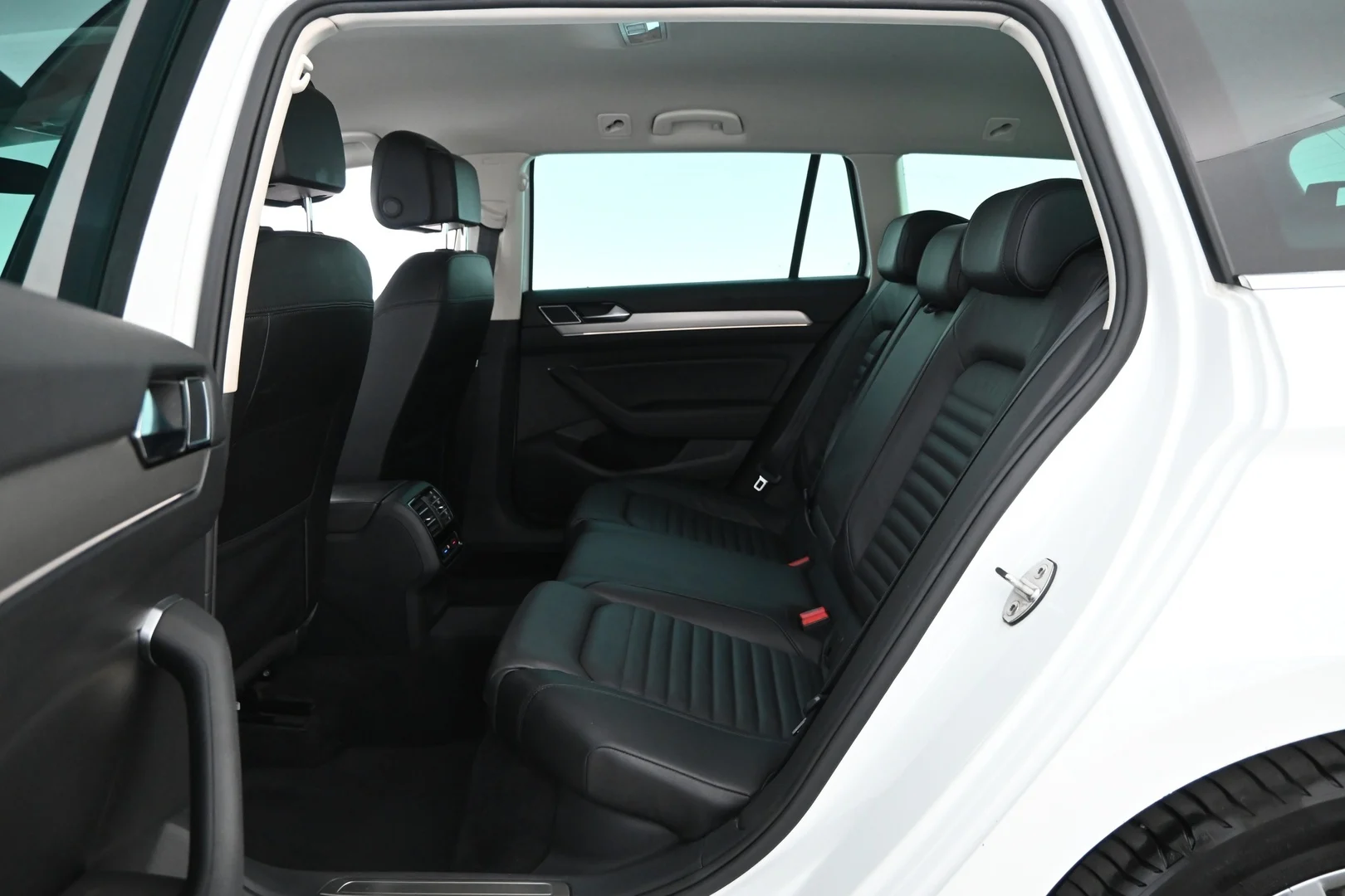 Car Image - d9s6pZVGxfeuZ2QMS6pR0