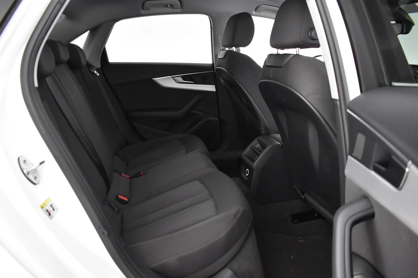 Car Image - 6nGDKICNmitjfvJjchIFsN