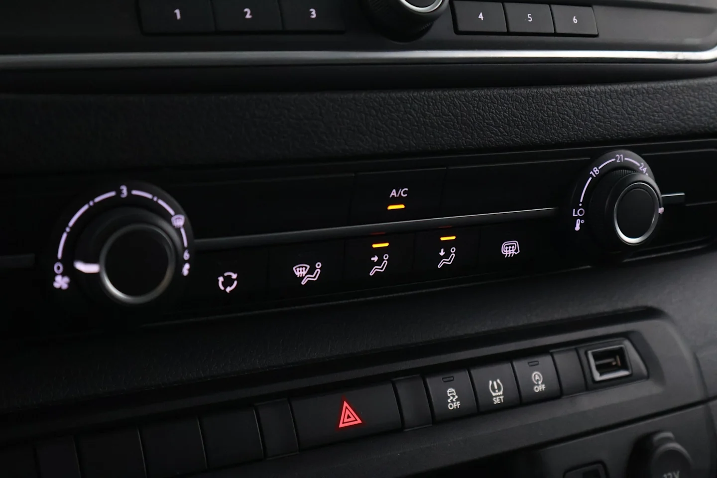 Car Image - 1jWOcEUQr0foGIJOD8Esfb