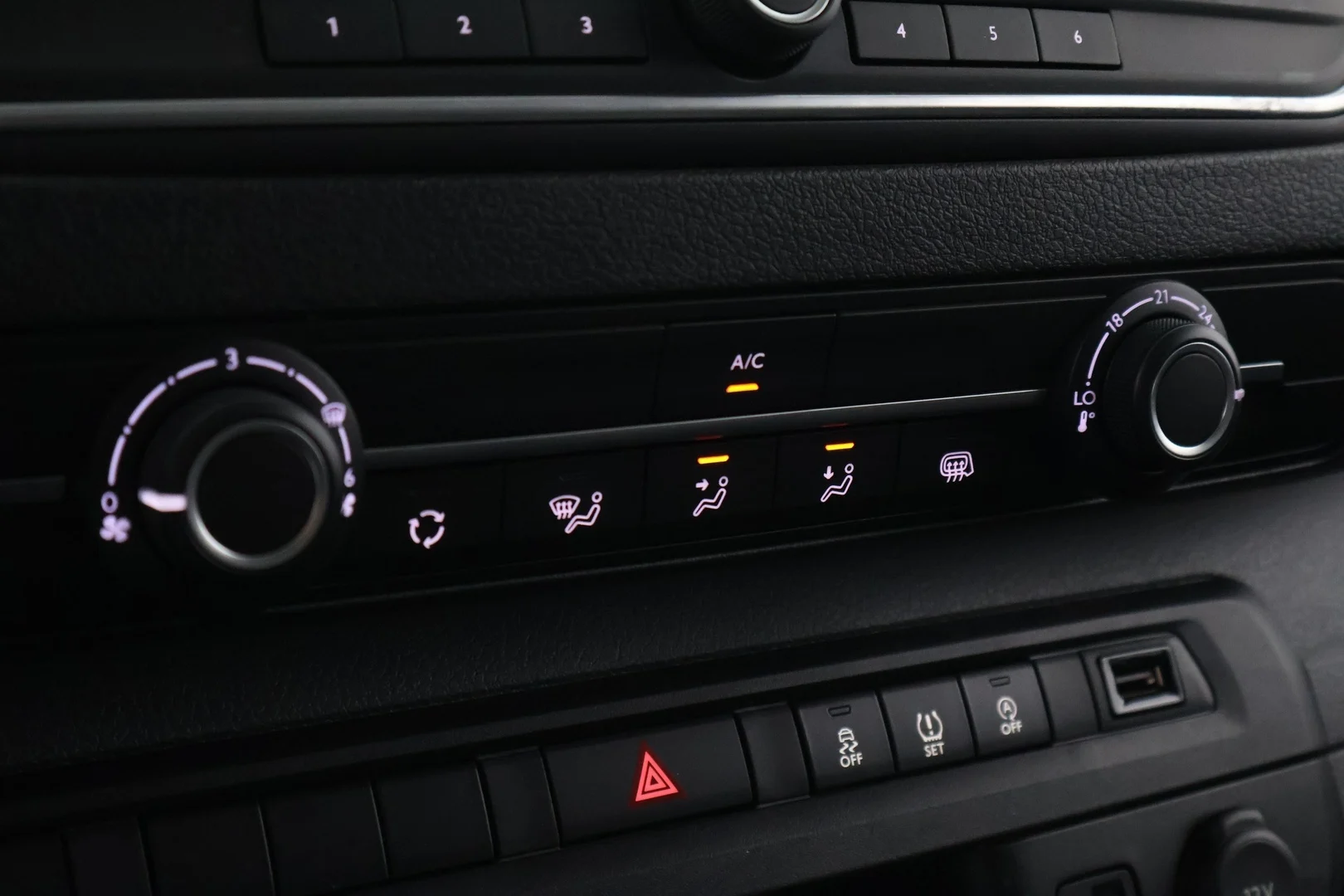 Car Image - 1jWOcEUQr0foGIJOD8Esfb