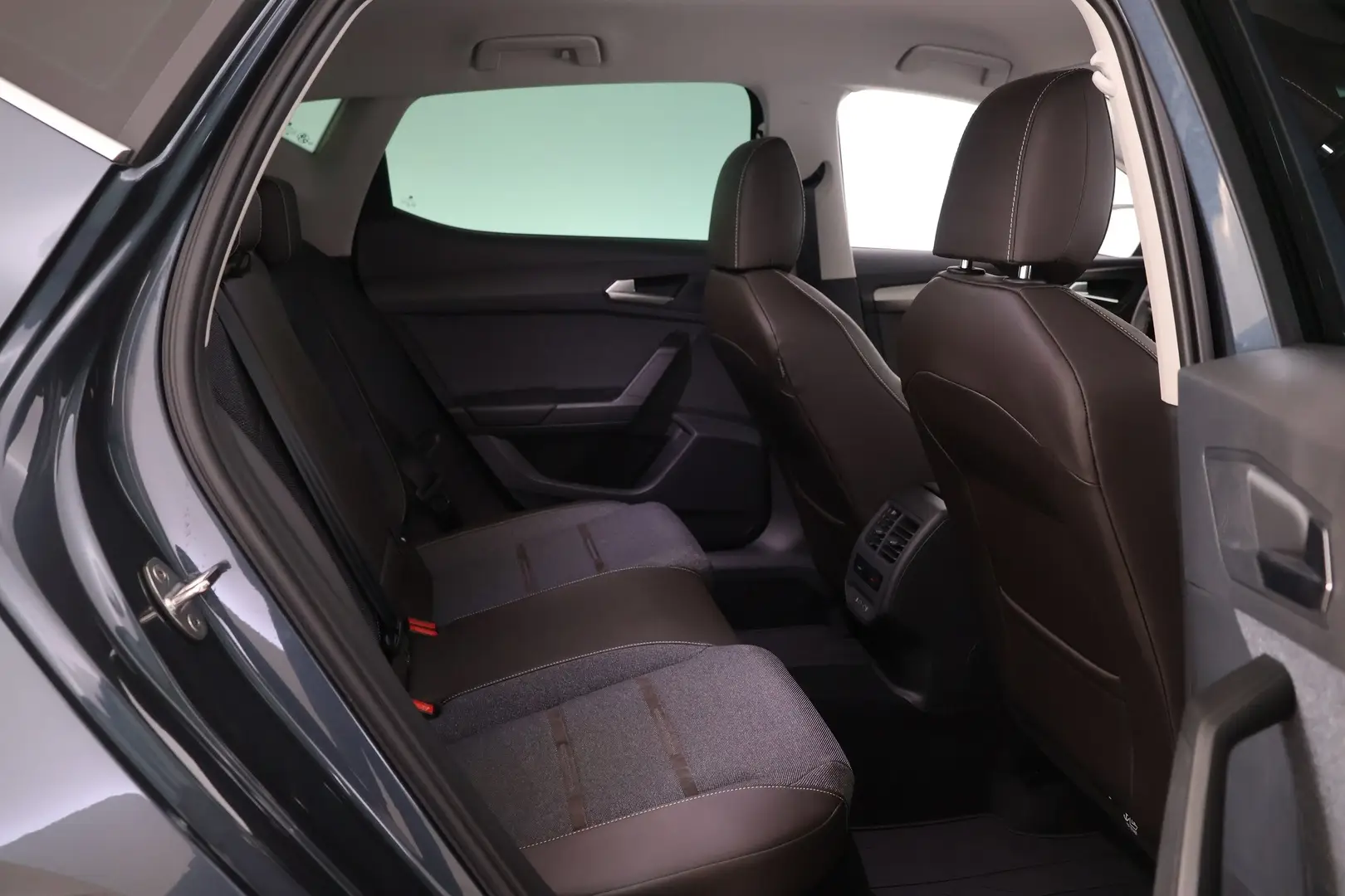 Car Image - IH8V3TXOStIvRNb2Syad6
