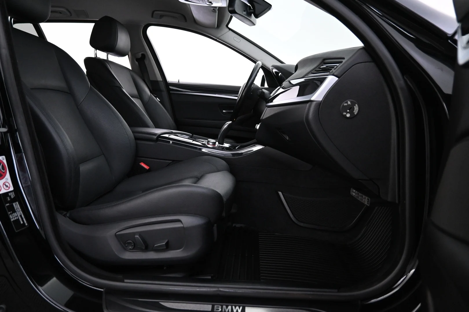 Car Image - 53mm3YxiO2YJuxRFDCdBo0