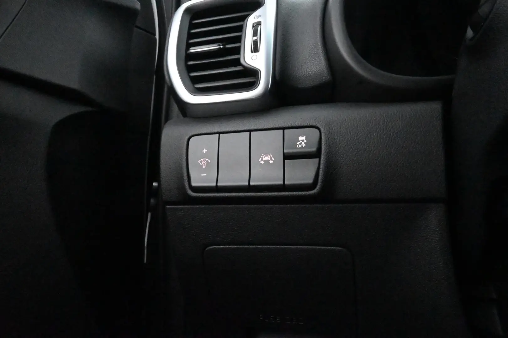 Car Image - 1ig3vtLMYxwhZOHKJzIQB5