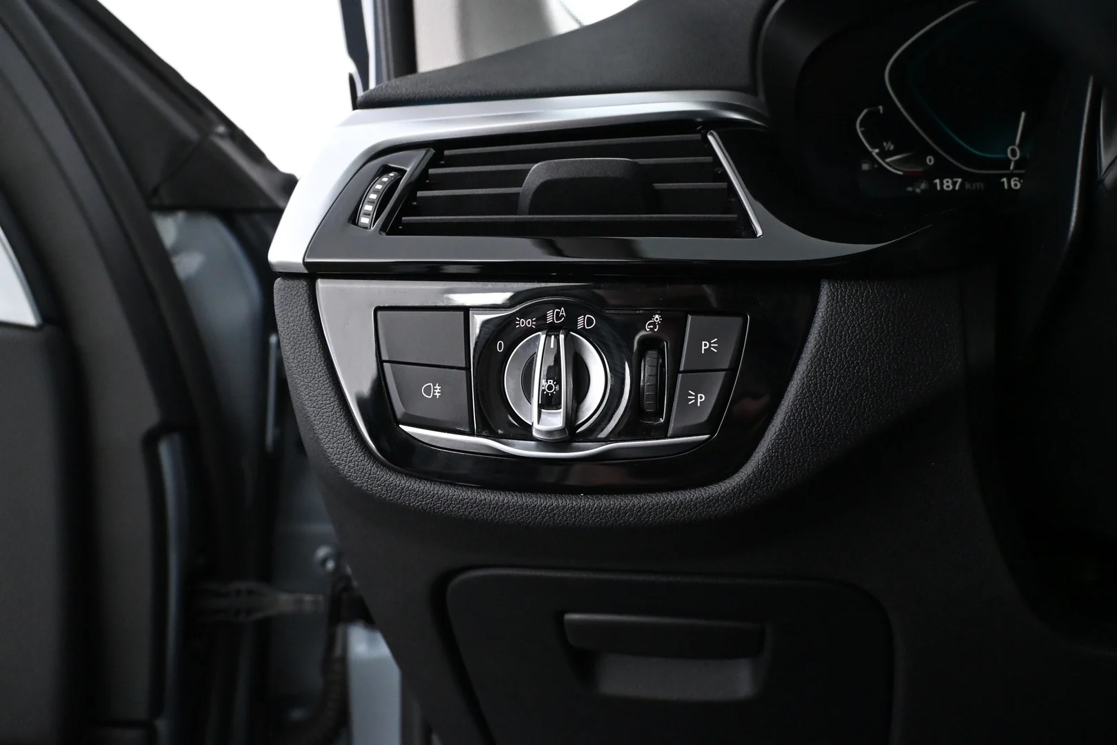 Car Image - 3YoNtDr6zqFoGACbyY2AQS