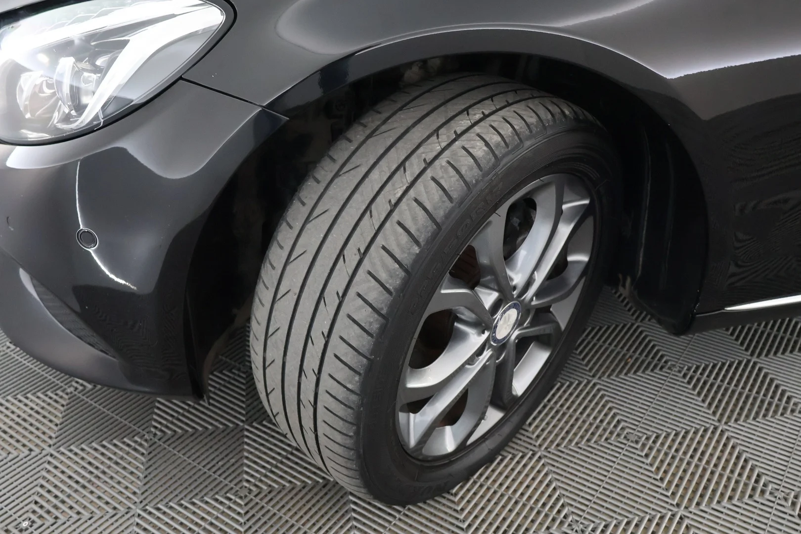 Car Image - 29nzVooUGKDbTblcuuT53w
