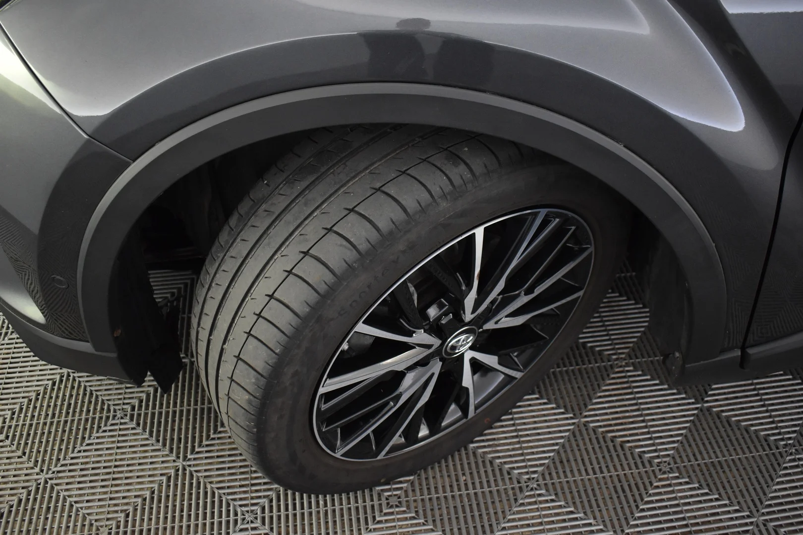 Car Image - 3quMX1RWbP2N8OP7FI2fiC