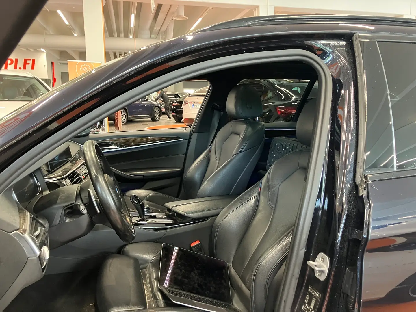 Car Image - 3Kw5AJzzjFyJ7X19GzF8aj