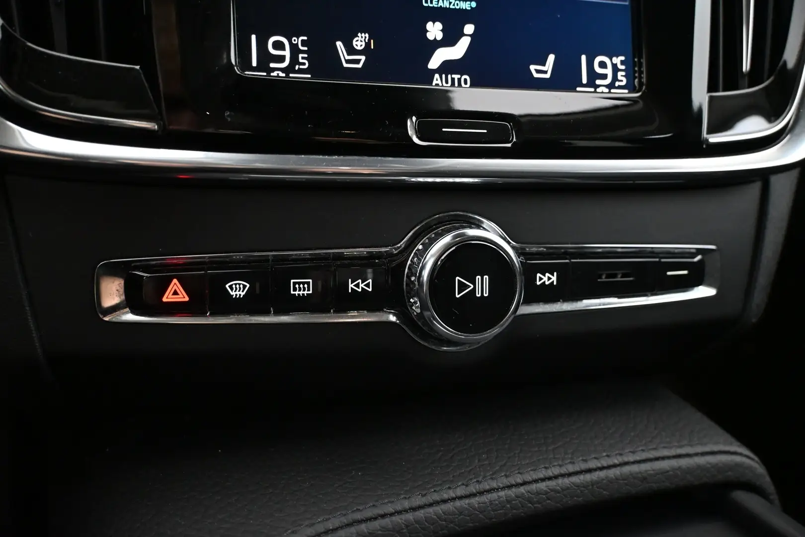 Car Image - QsSh8FzczwS7TLprwT9XR