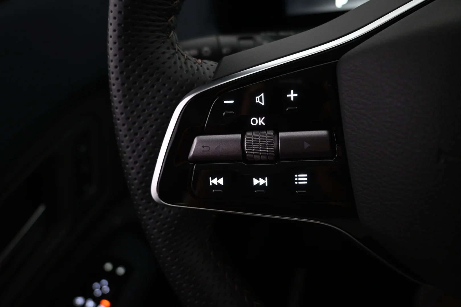 Car Image - 18UjTnLHSFbwKCLdXeIwFg
