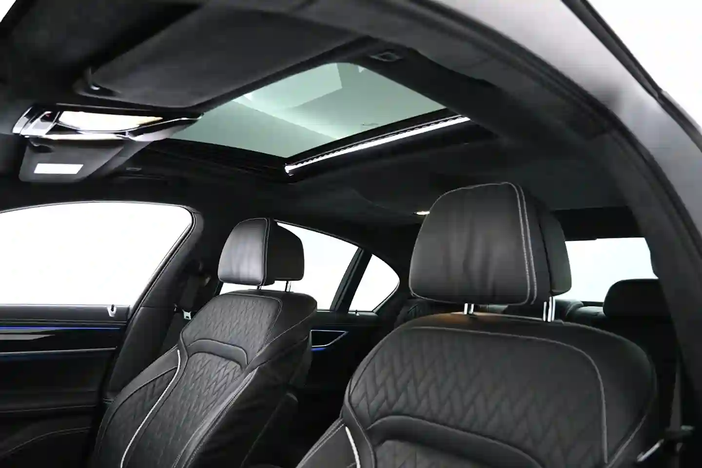 Car Image - 6SmPiGu3f0uVvcStaxfCRD