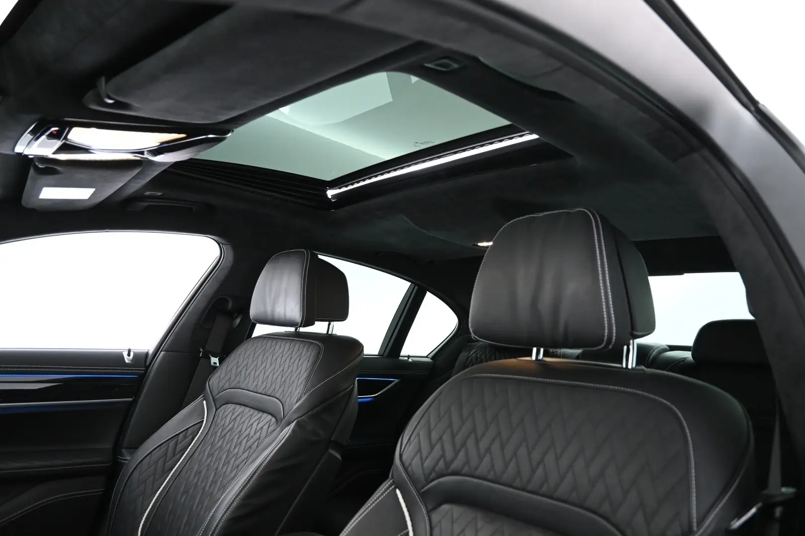Car Image - 6SmPiGu3f0uVvcStaxfCRD