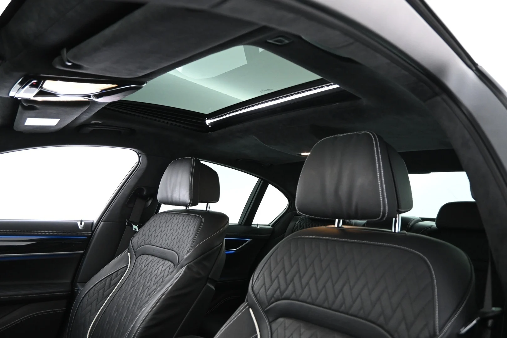 Car Image - 6SmPiGu3f0uVvcStaxfCRD
