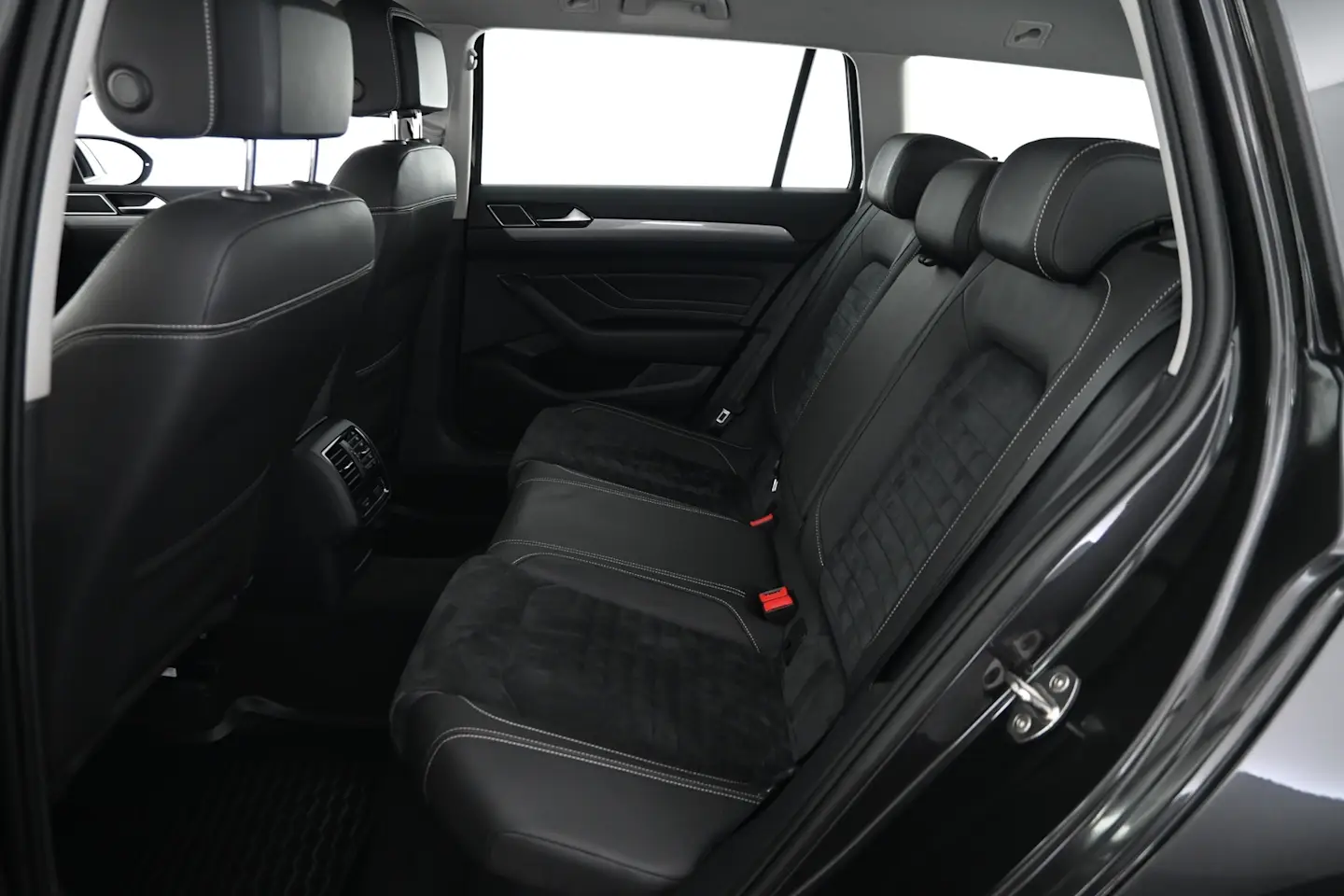 Car Image - 1ZNh13vWHw4ynySeKraMKp