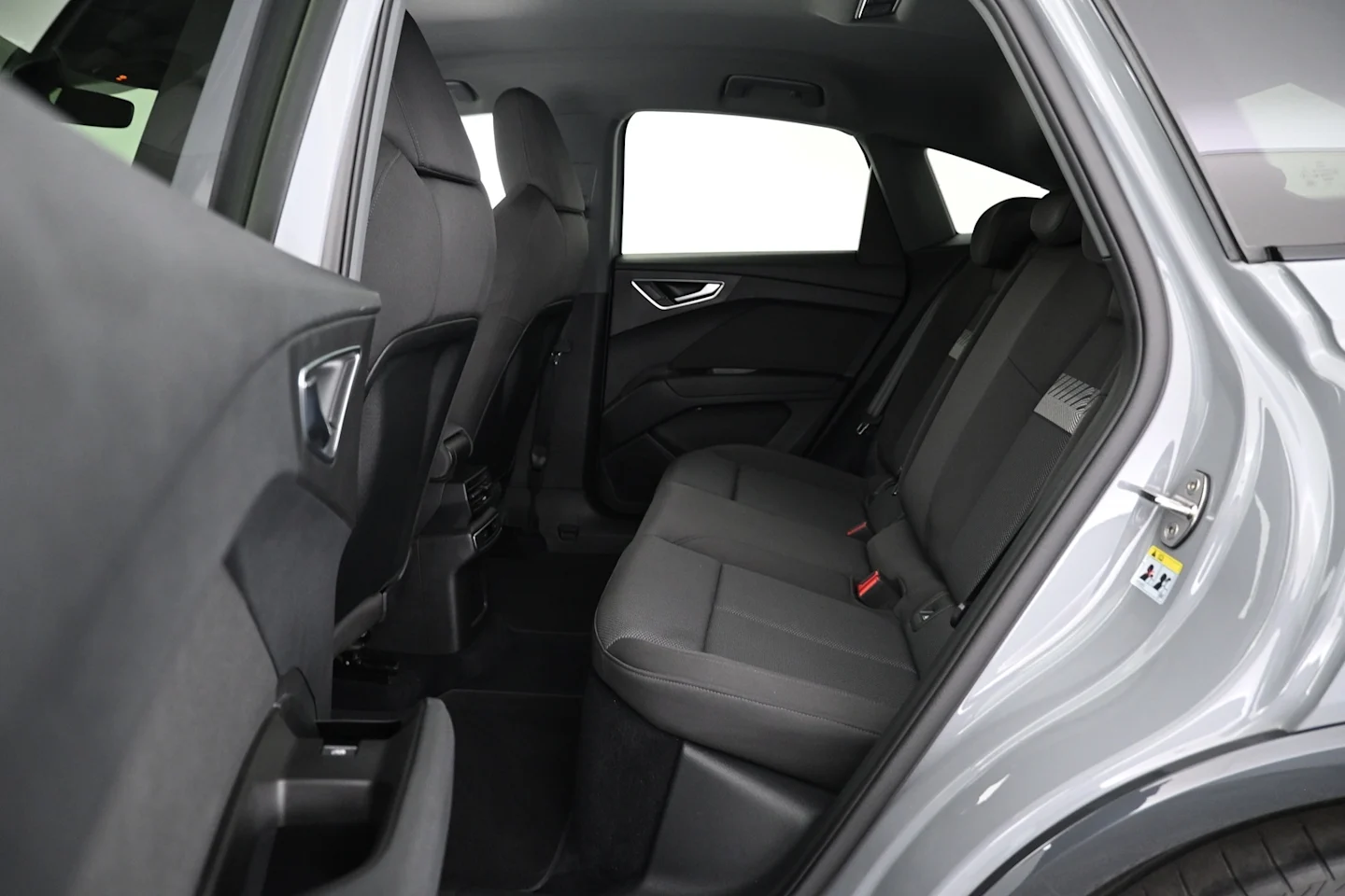 Car Image - 18gJPAwguVAKGDuuC7q7Z2
