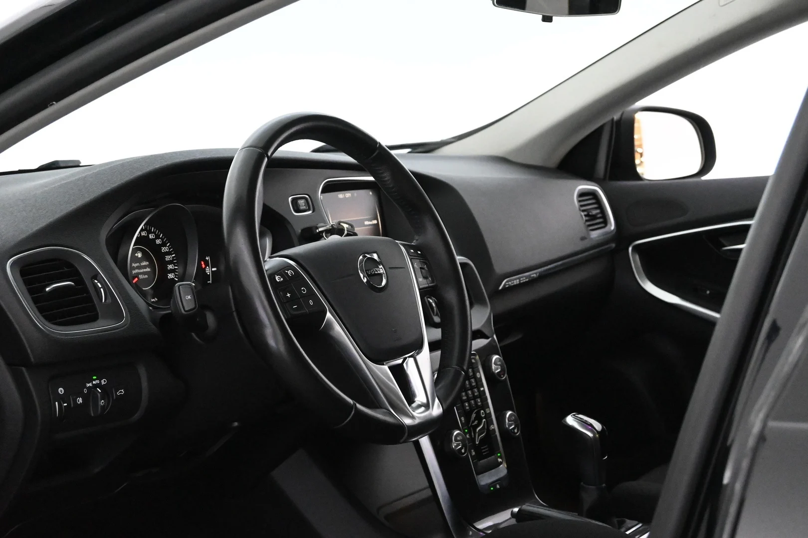 Car Image - 7lPIRqiTeBm3JRnAEOPbJK
