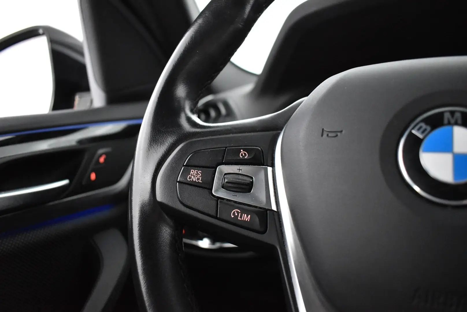 Car Image - 4j7Z54j4EcMk0l6JY7LTFq