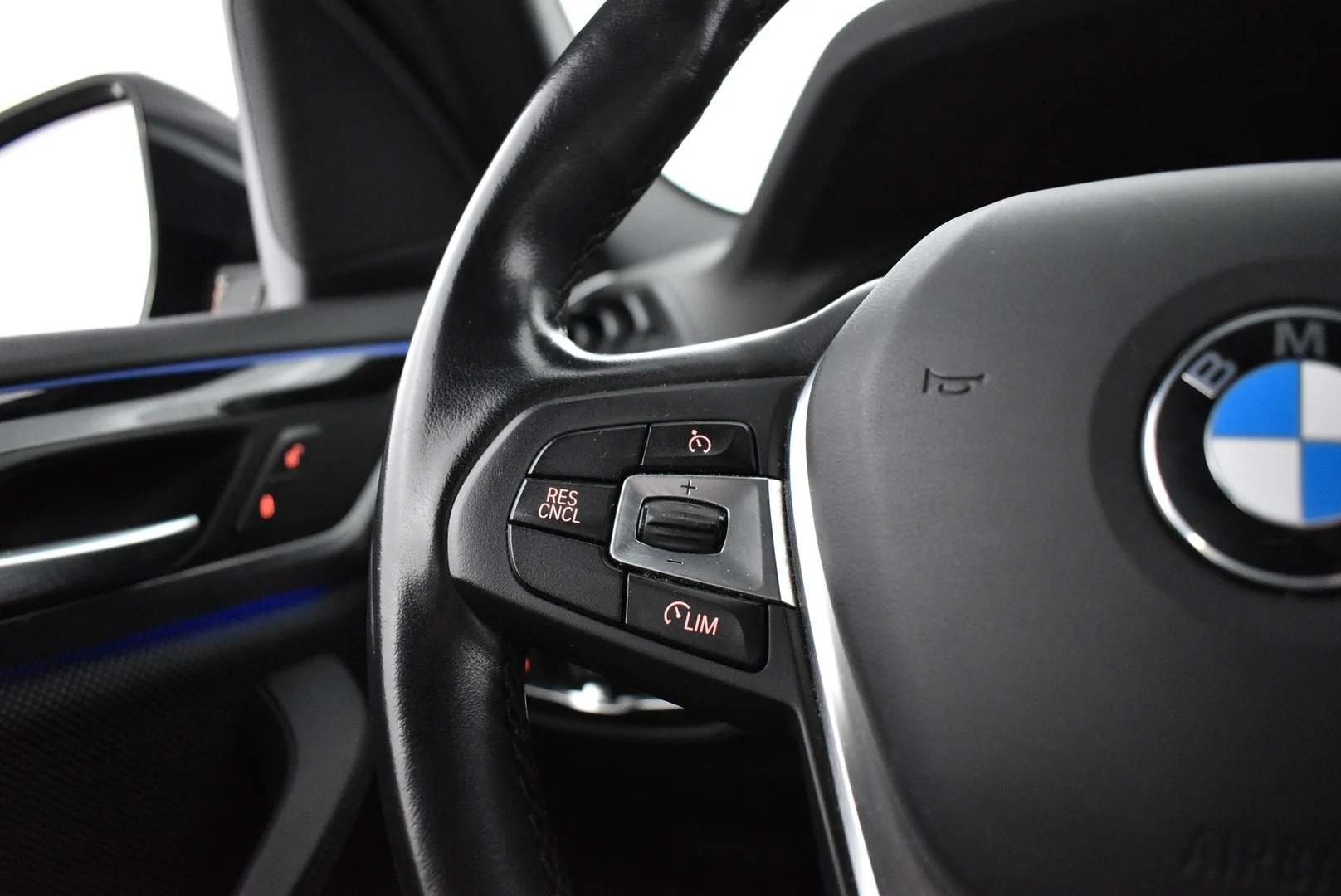 Car Image - 4j7Z54j4EcMk0l6JY7LTFq
