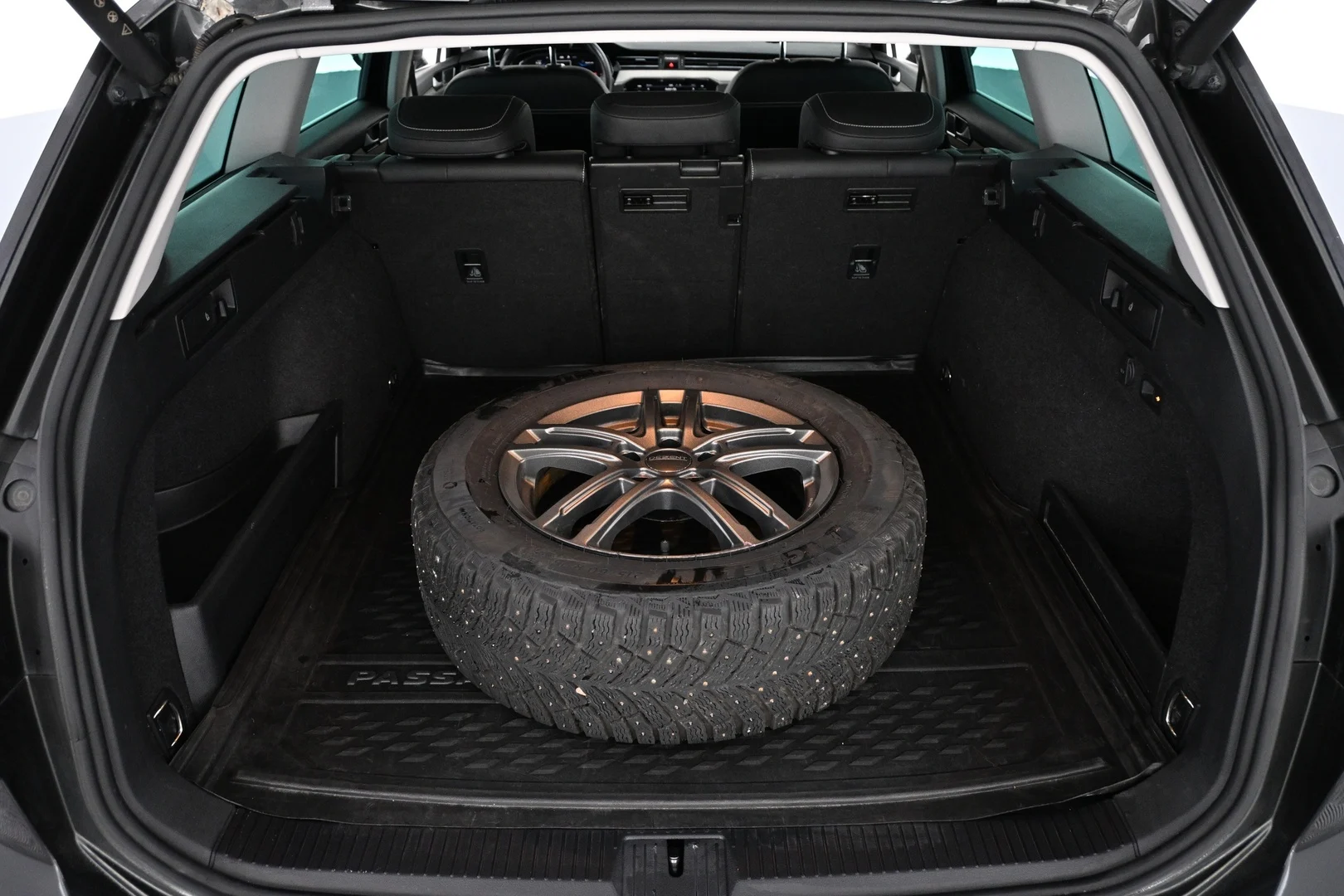 Car Image - 6GWdNznBUwsyxVcr3MGaMb