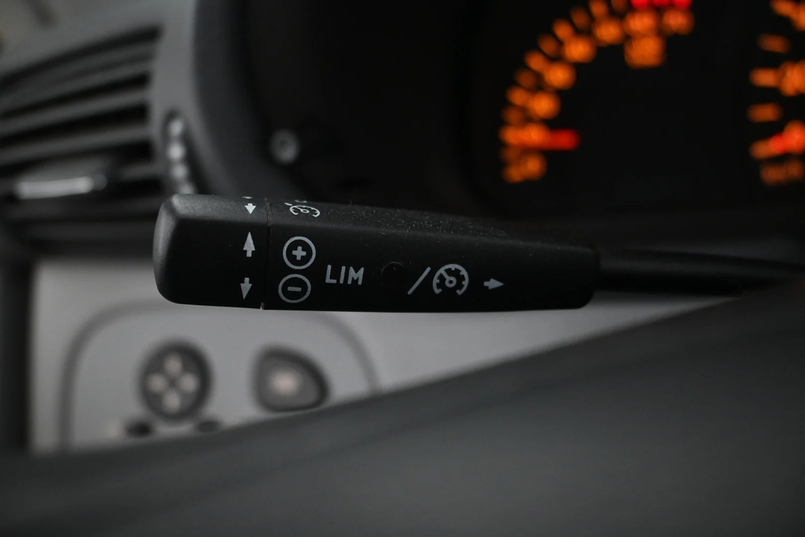Car Image - 4V7nJNrYnd6tFV0SDgCmUy