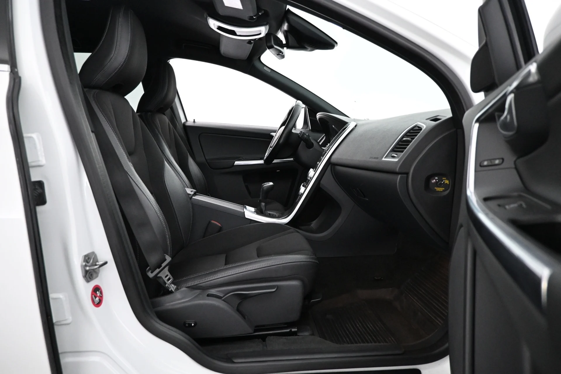 Car Image - 1yMyzJaWwgN73qHxLxPa7u
