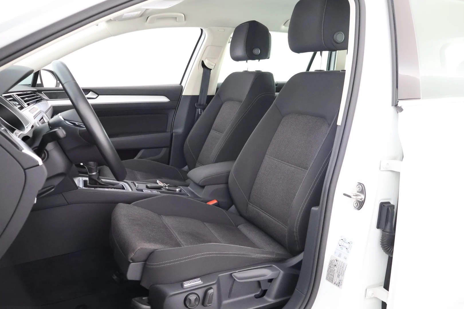 Car Image - 4nzwQsHx9X7l8ZrJFCklr8