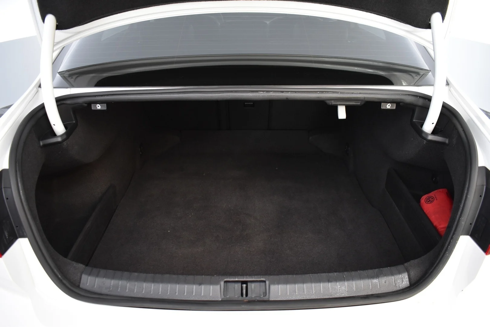 Car Image - 369VRJdeJZAlkSJy7P0O4N