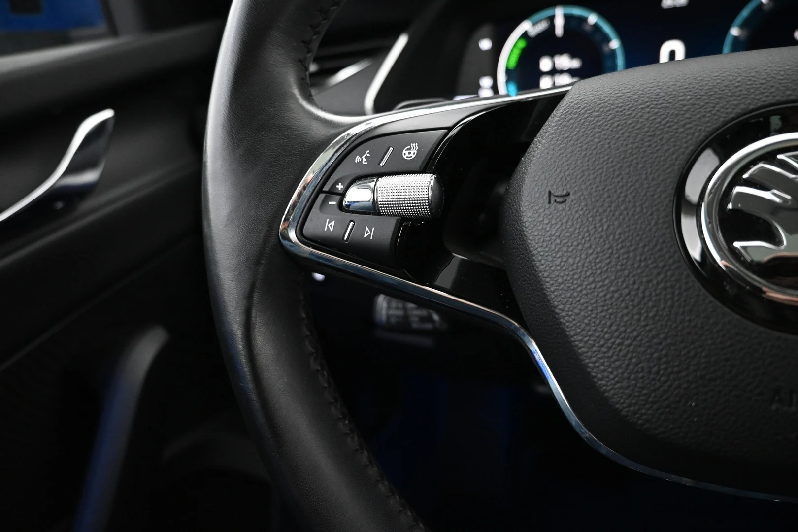 Car Image - 6clsR656LtBQvBN6nY3UTJ